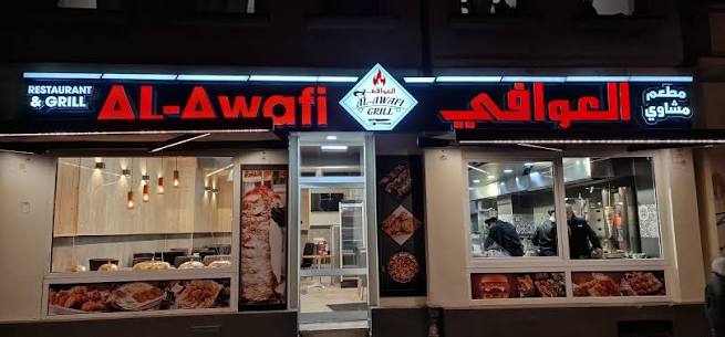 Al Awafi Restaurant & Grill in der Eisenbahnstraße 47 — Außenansicht bei Nacht